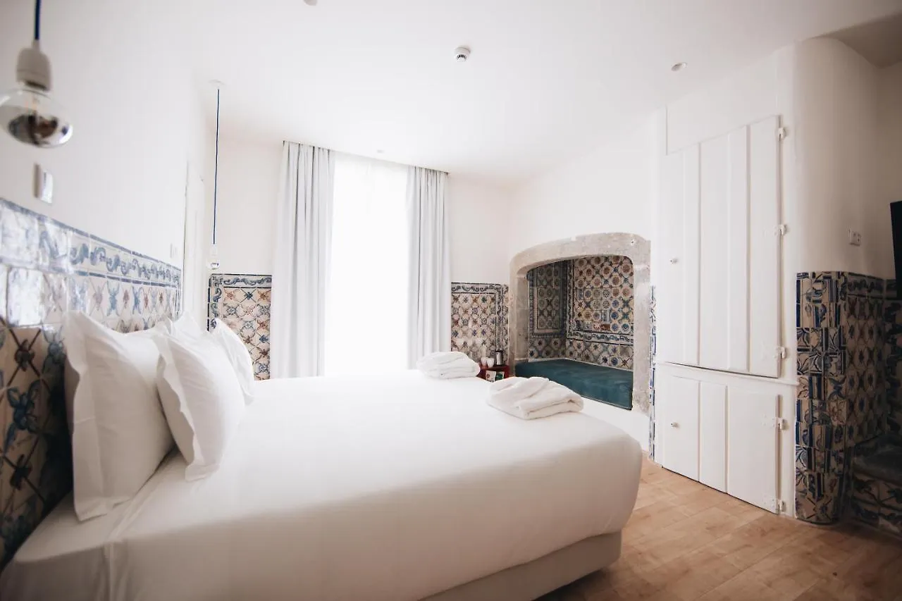ליסבון Esqina Cosmopolitan Lodge 4*,