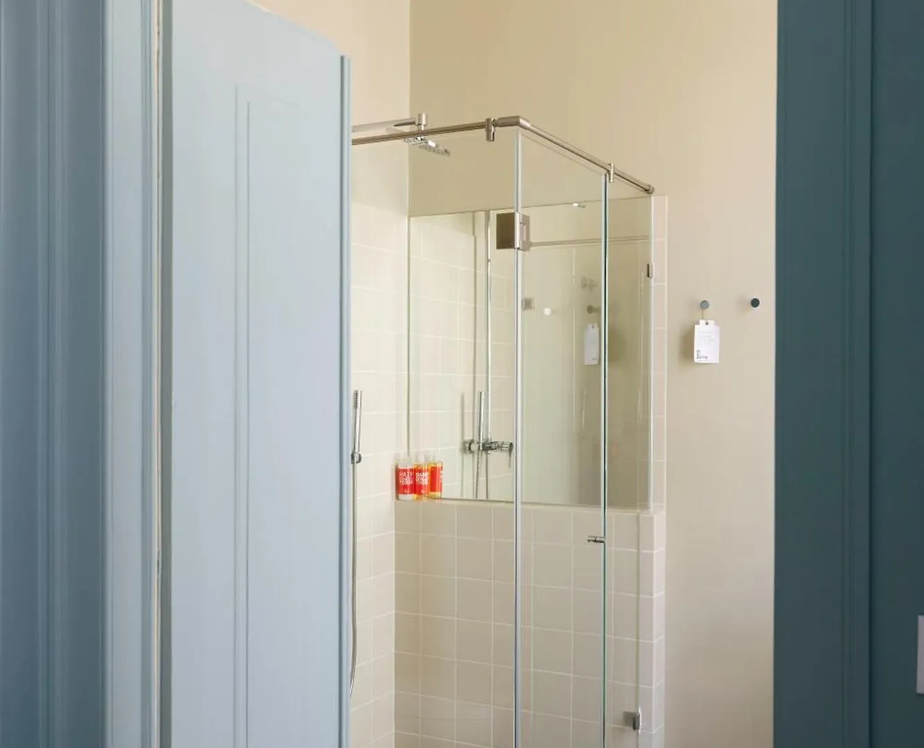 ליסבון Esqina Cosmopolitan Lodge פורטוגל