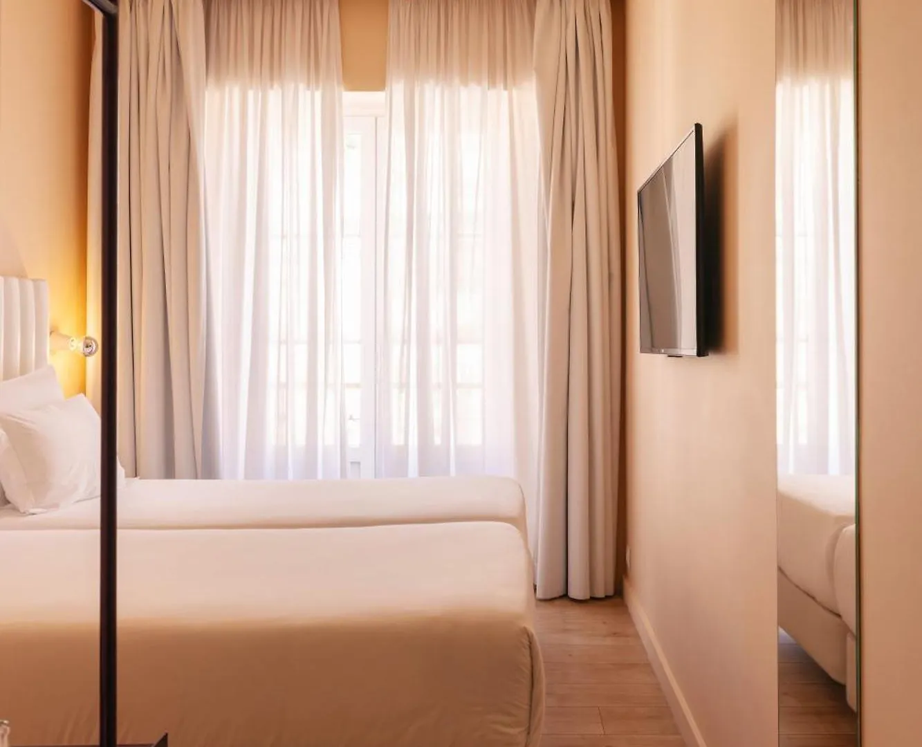 מלון ליסבון Esqina Cosmopolitan Lodge