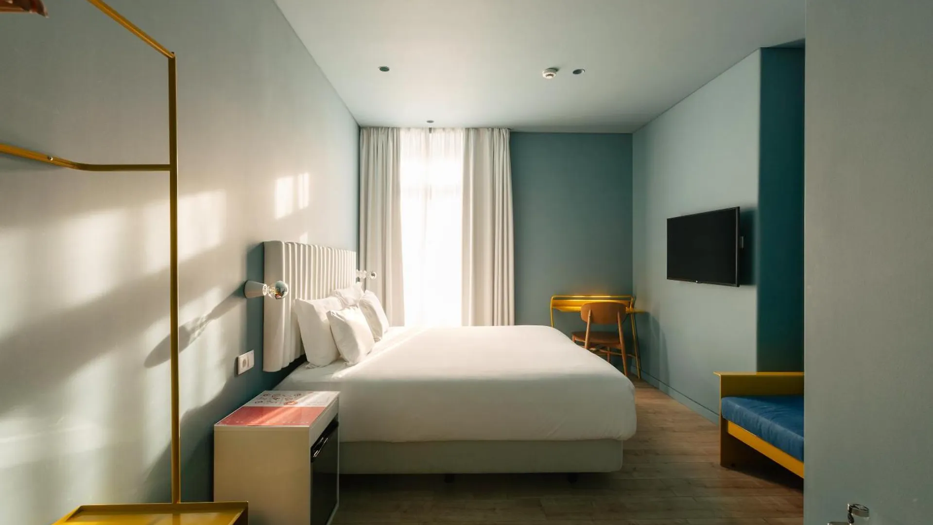 ליסבון Esqina Cosmopolitan Lodge 4*,