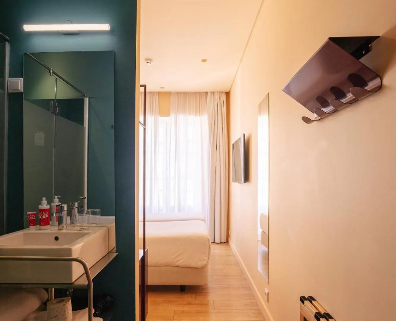 מלון ליסבון Esqina Cosmopolitan Lodge
