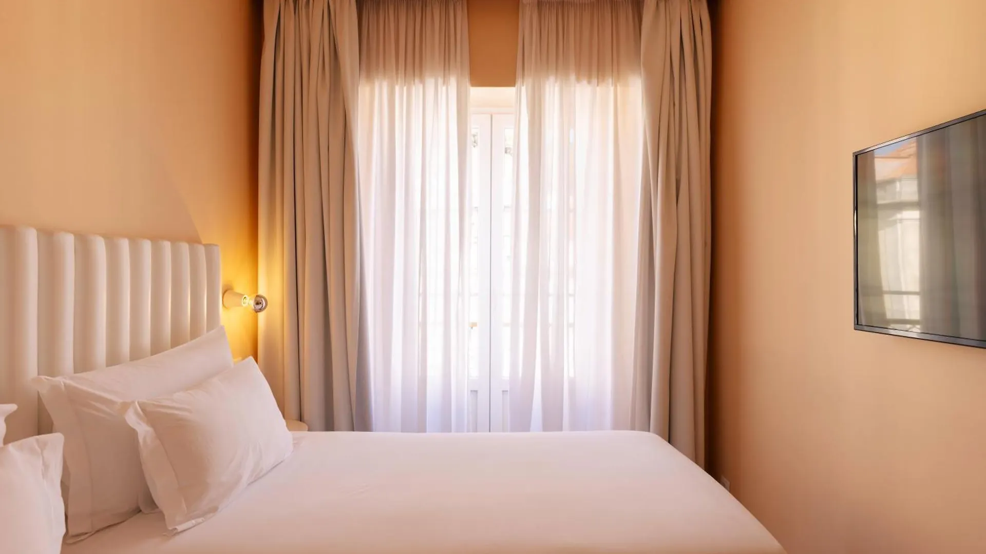 ליסבון Esqina Cosmopolitan Lodge פורטוגל