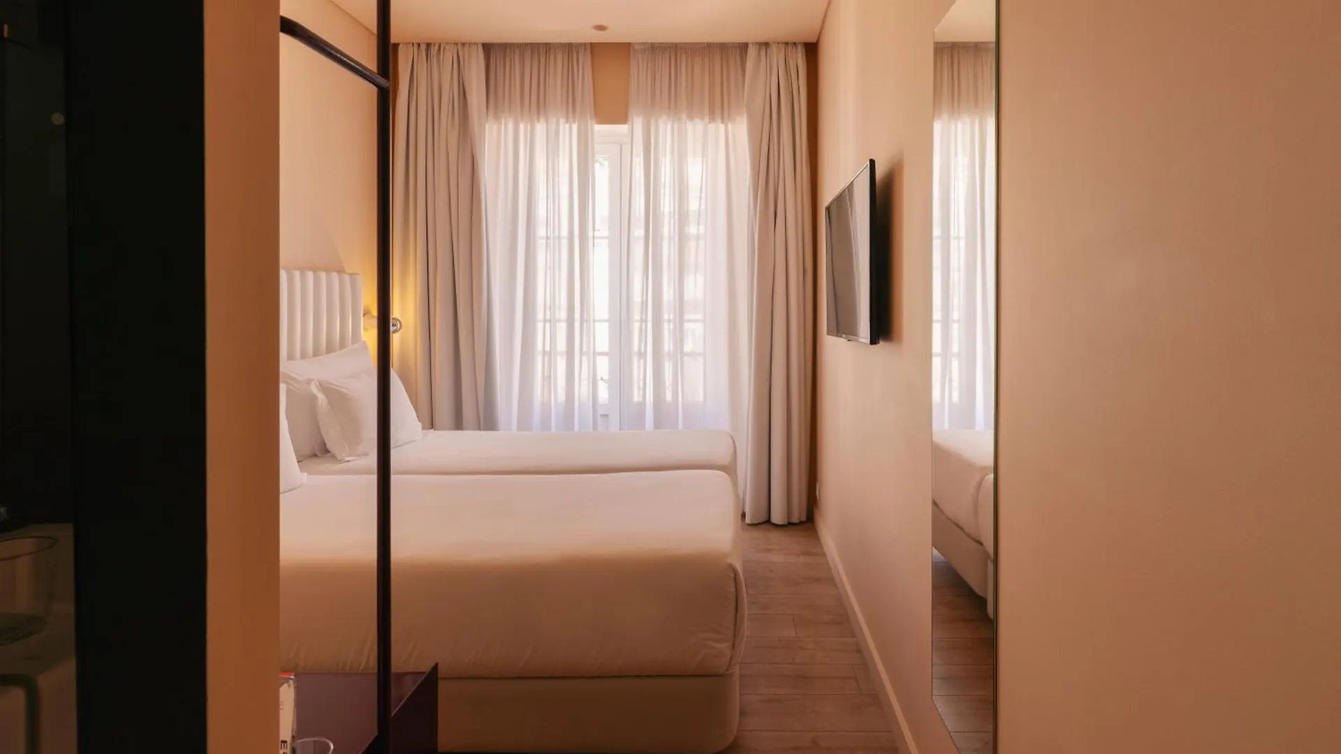 **** מלון ליסבון Esqina Cosmopolitan Lodge פורטוגל