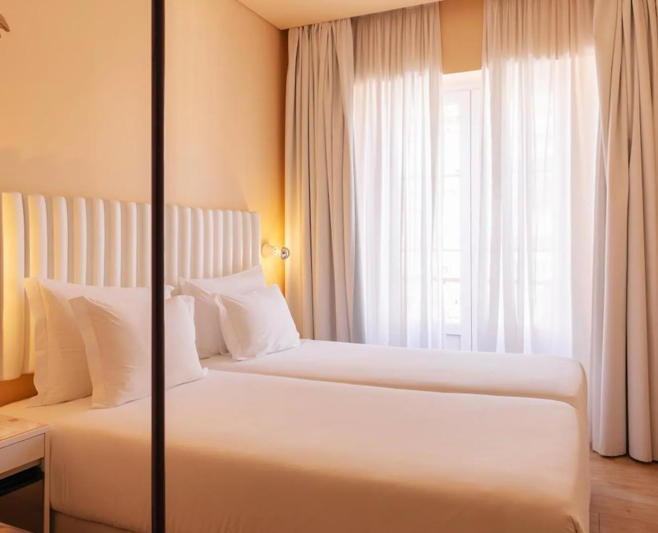 ליסבון Esqina Cosmopolitan Lodge 4*,  פורטוגל